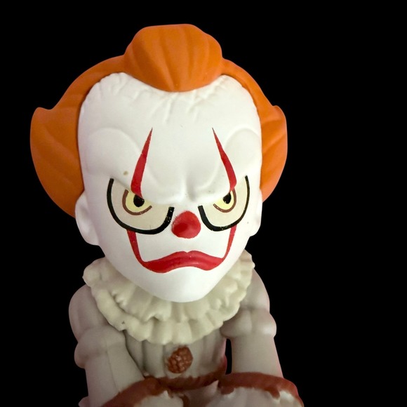 Funko IT Pennywise Vinyl Figure WBEI s18 Clown Horror Movie Collectible - Picture 2 of 8